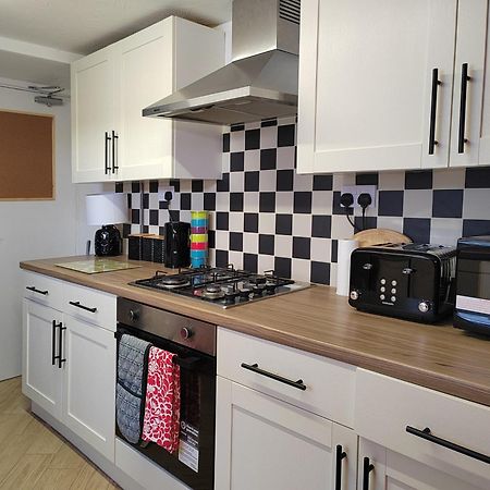 Granville 5Br Townhouse - Ideal For Groups, Families Or Contractors By Suitely 첼튼엄 외부 사진