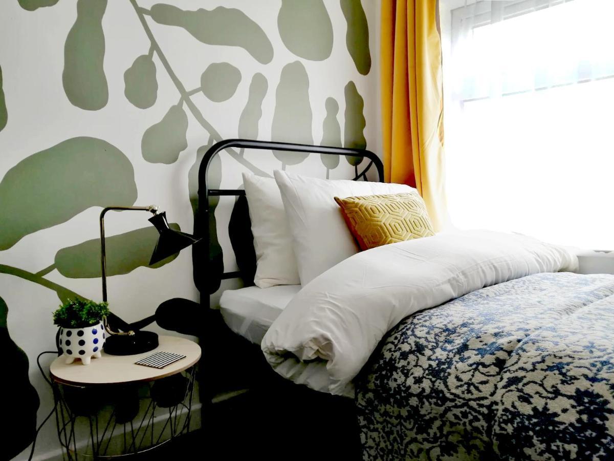 Granville 5Br Townhouse - Ideal For Groups, Families Or Contractors By Suitely 첼튼엄 외부 사진