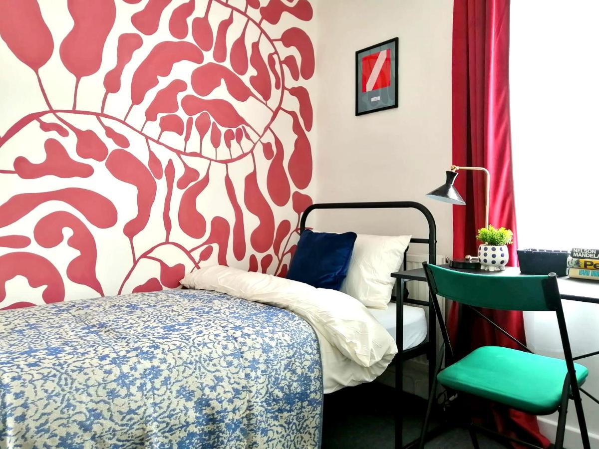 Granville 5Br Townhouse - Ideal For Groups, Families Or Contractors By Suitely 첼튼엄 외부 사진